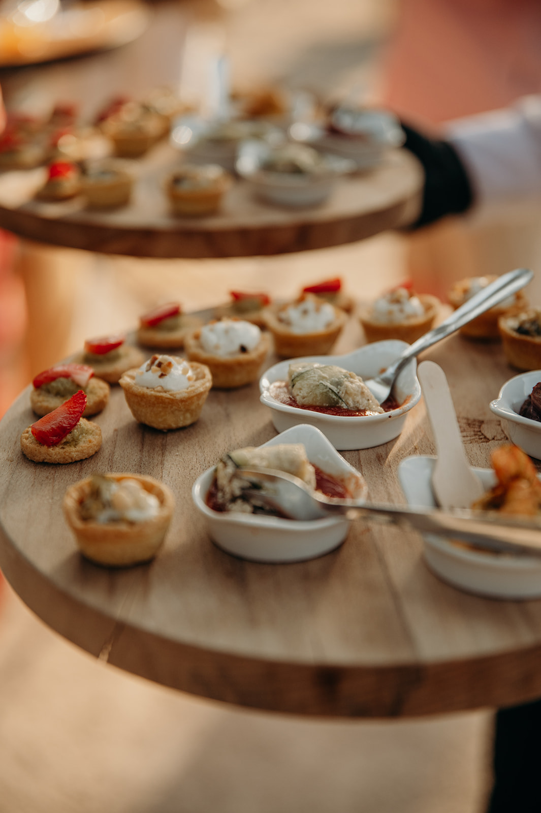 Plateaux de pièces cocktail par Maison Nans Traiteur