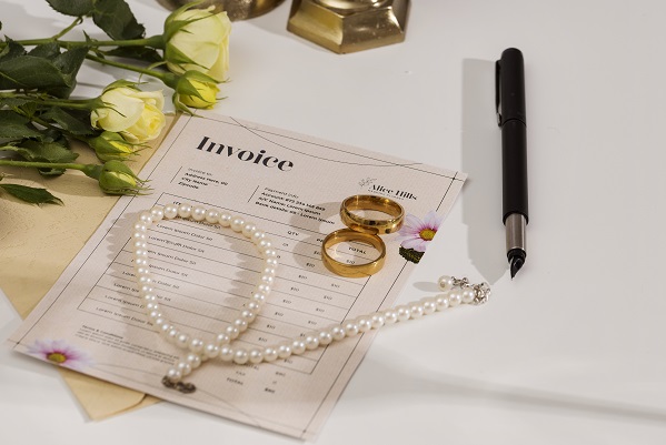 Facture de mariage Facture d'un budget mariage pour une prestation avec alliances et éléments décoratifs
