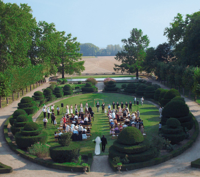 orangerie et parc à la française près de Nîmes accueillant une réception de mariage